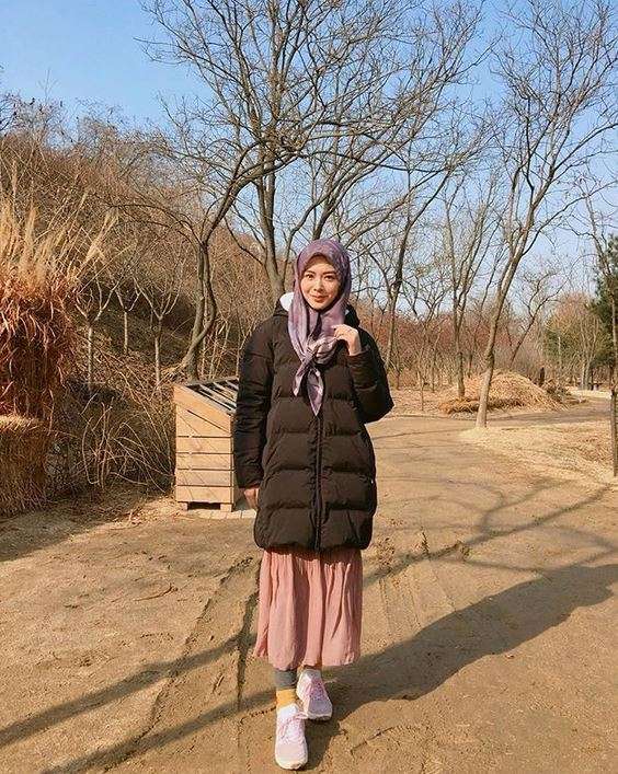 Inspirasi Gaya Hijab ala Selebgram Korea Ayana Moon