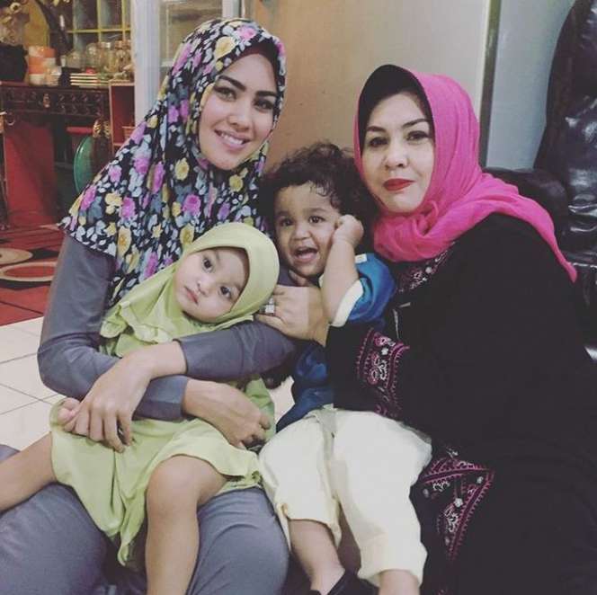 Masih Single, 3 Seleb Ini Sudah Adopsi Anak