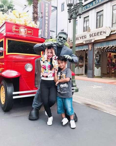 Masih Single, 3 Seleb Ini Sudah Adopsi Anak