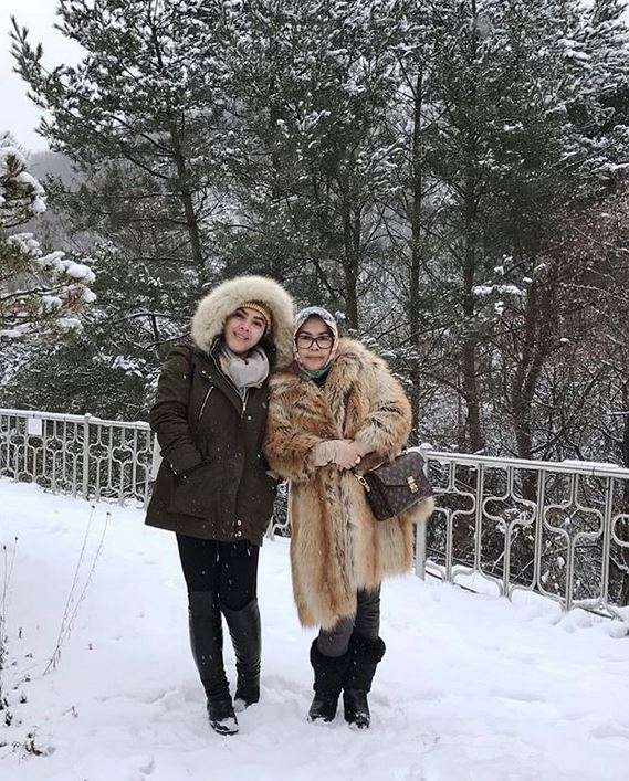 Gaya Mewah Ibunda Syahrini, Tak Kalah Cetar dengan Sang Anak 