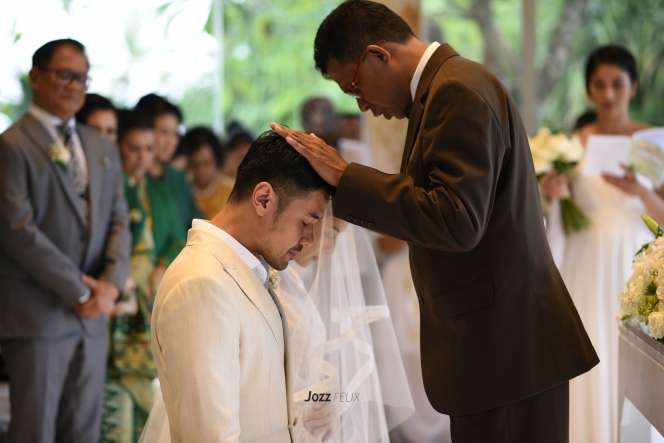 Romantis! Suasana Pernikahan Chicco Jerikho dan Putri Marino 