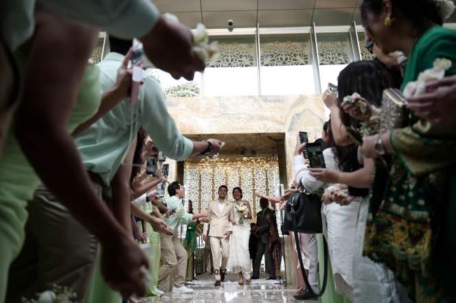 Romantis! Suasana Pernikahan Chicco Jerikho dan Putri Marino 