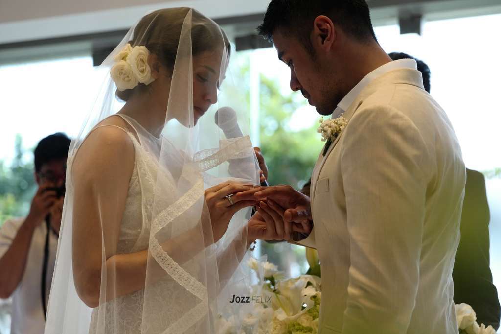Romantis! Suasana Pernikahan Chicco Jerikho dan Putri Marino 