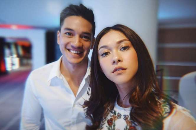 Tak Perlu Pacaran Lama, 5 Artis Ini Mantap ke Pelaminan
