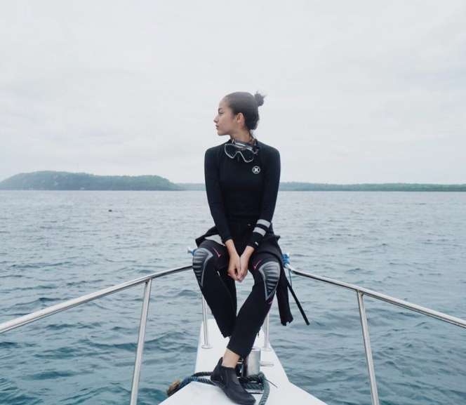 Intip Gaya Travelling Putri Marino, Istri Chicco Jerikho