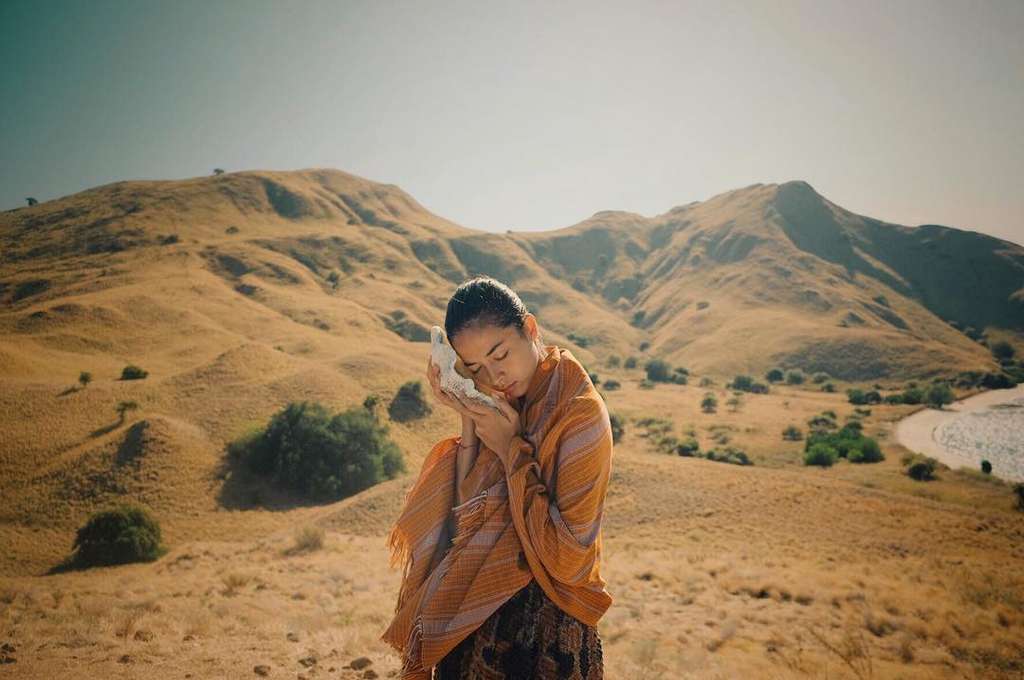 Intip Gaya Travelling Putri Marino, Istri Chicco Jerikho