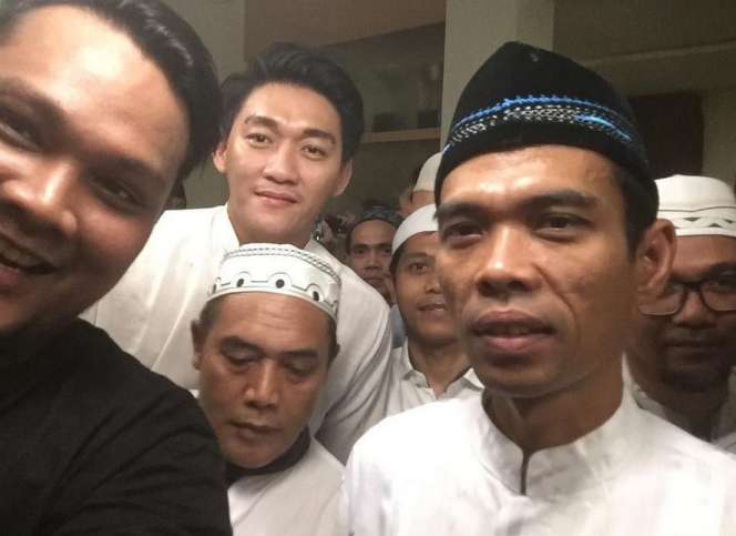 5 Seleb yang Berguru pada Ustaz Abdul Somad dan Adi Hidayat