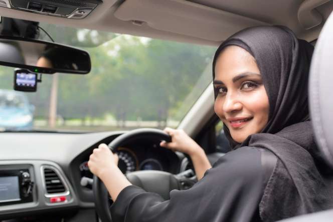 Ekspresi Wanita Saudi Pertama Kali Mengemudi Mobil