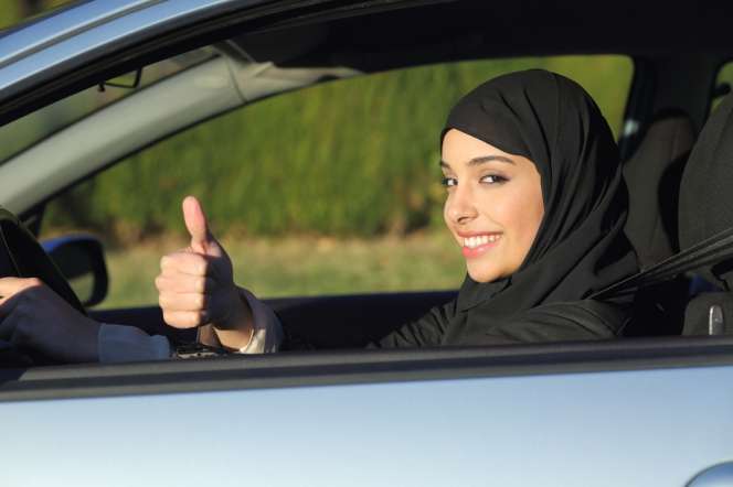 Ekspresi Wanita Saudi Pertama Kali Mengemudi Mobil