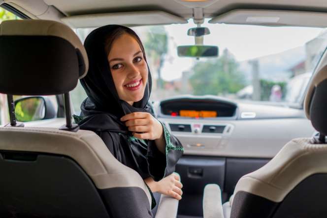 Ekspresi Wanita Saudi Pertama Kali Mengemudi Mobil