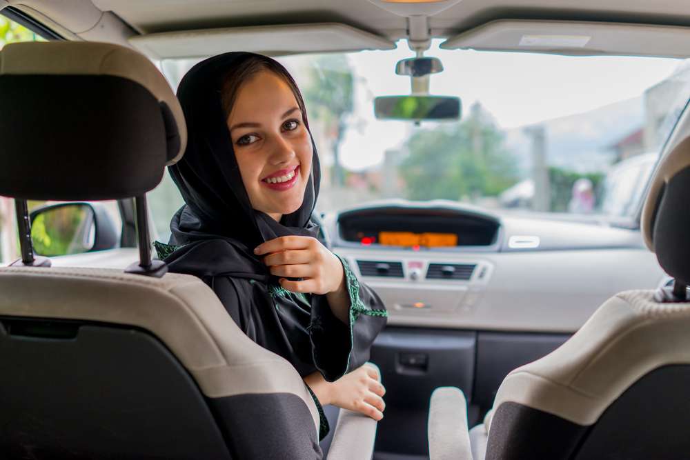 Ekspresi Wanita Saudi Pertama Kali Mengemudi Mobil