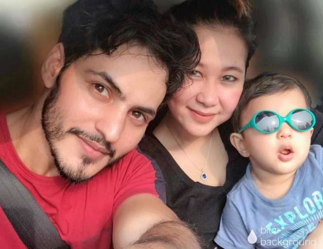 Ravi Bhatia dan Pramugari Indonesia Dikaruniai Bayi Laki-laki