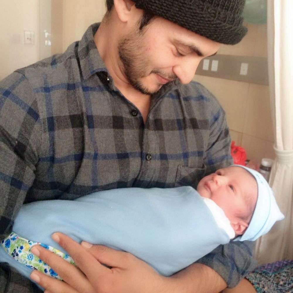 Ravi Bhatia dan Pramugari Indonesia Dikaruniai Bayi Laki-laki