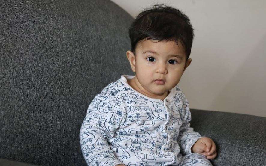 Ravi Bhatia dan Pramugari Indonesia Dikaruniai Bayi Laki-laki
