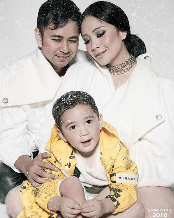 Melihat Kerajaan Bisnis 5 Pasangan Seleb