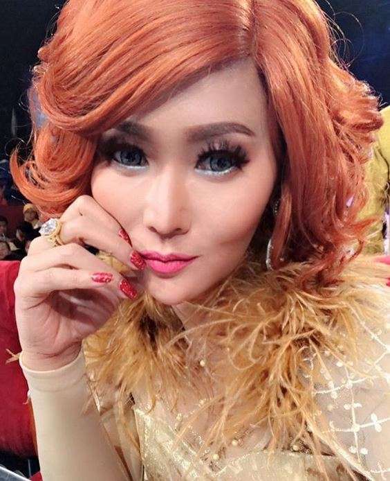 Penampilan 5 Seleb Saat Pemotretan Ini Mirip Barbie