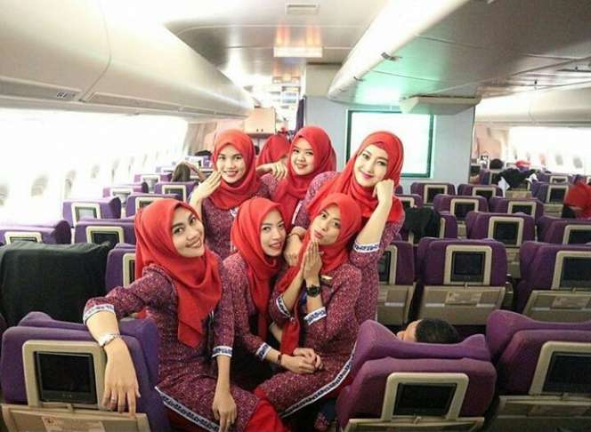 Pesona Pramugari Indonesia Saat Berhijab, Teduh Lihatnya