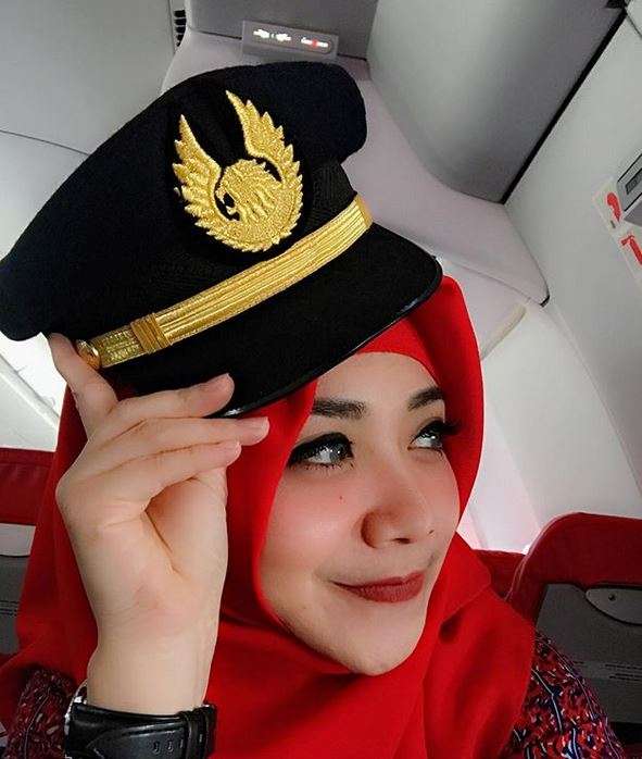 Pesona Pramugari Indonesia Saat Berhijab, Teduh Lihatnya
