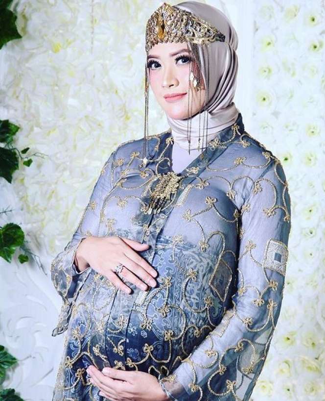 Hamil Tua, Penampilan Artis FTV Adhitya Putri Makin Memesona
