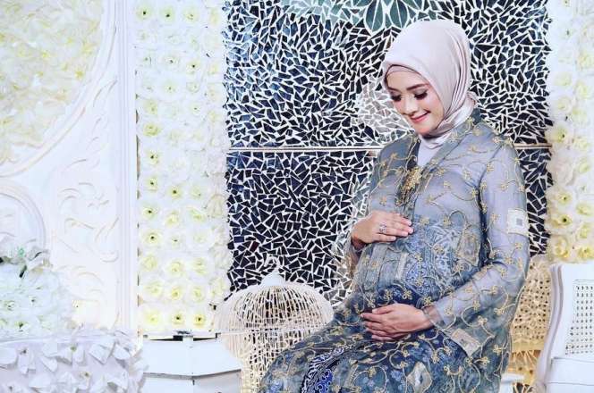 Hamil Tua, Penampilan Artis FTV Adhitya Putri Makin Memesona