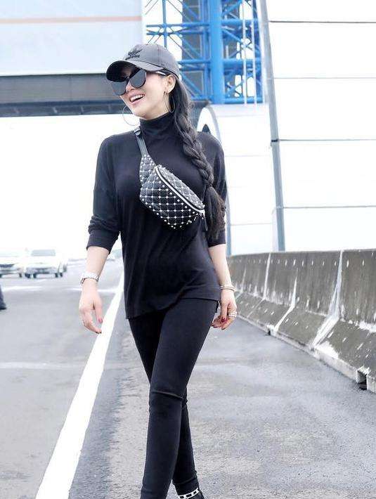 6 Potret Syahrini, dari Mewah Hingga Bikin Ngakak