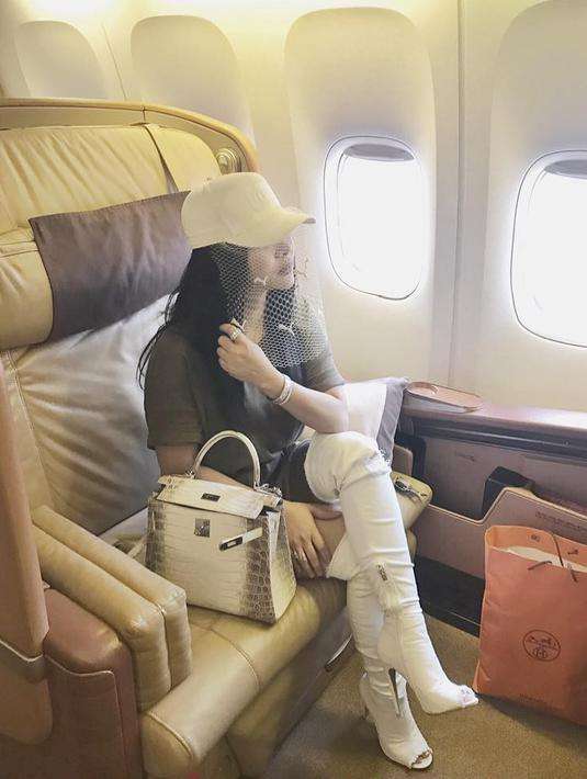 6 Potret Syahrini, dari Mewah Hingga Bikin Ngakak