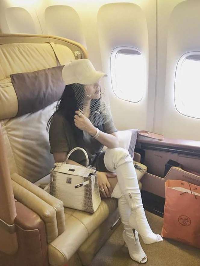 6 Potret Syahrini, dari Mewah Hingga Bikin Ngakak