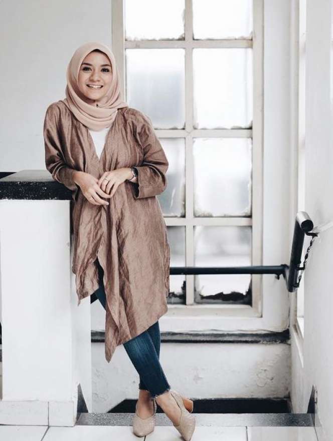 Enno Lerian, Mantan Penyanyi Cilik yang Kini Berhijab