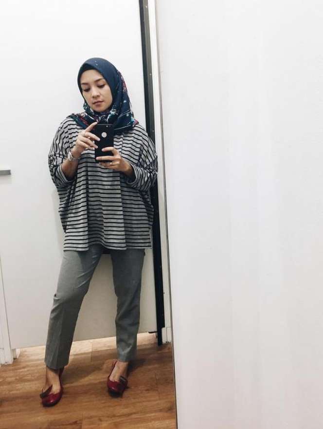 Enno Lerian, Mantan Penyanyi Cilik yang Kini Berhijab