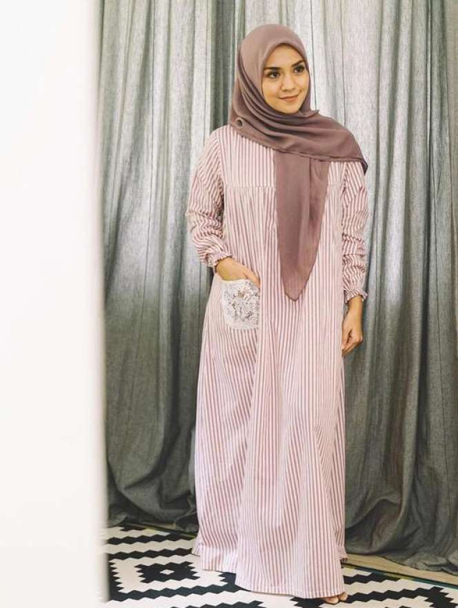 Enno Lerian, Mantan Penyanyi Cilik yang Kini Berhijab