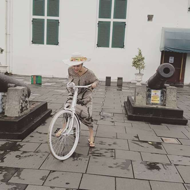 Ngakak, Ini Dia 8 Potret Konyol DJ Butterfly