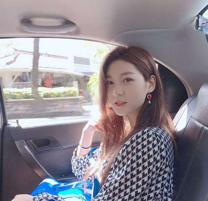 Dua Artis Cantik Korea Pamer Liburan di Bali