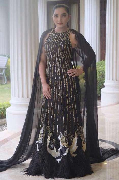 4 Penampilan Glamor Ashanty yang Mirip Barbie