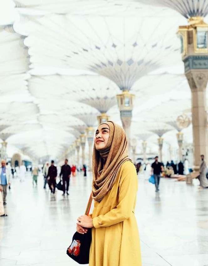 Berhijab, Begini Penampilan Tika Bravani 