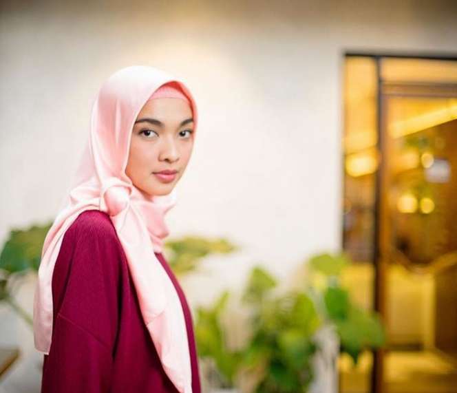 Berhijab, Begini Penampilan Tika Bravani 