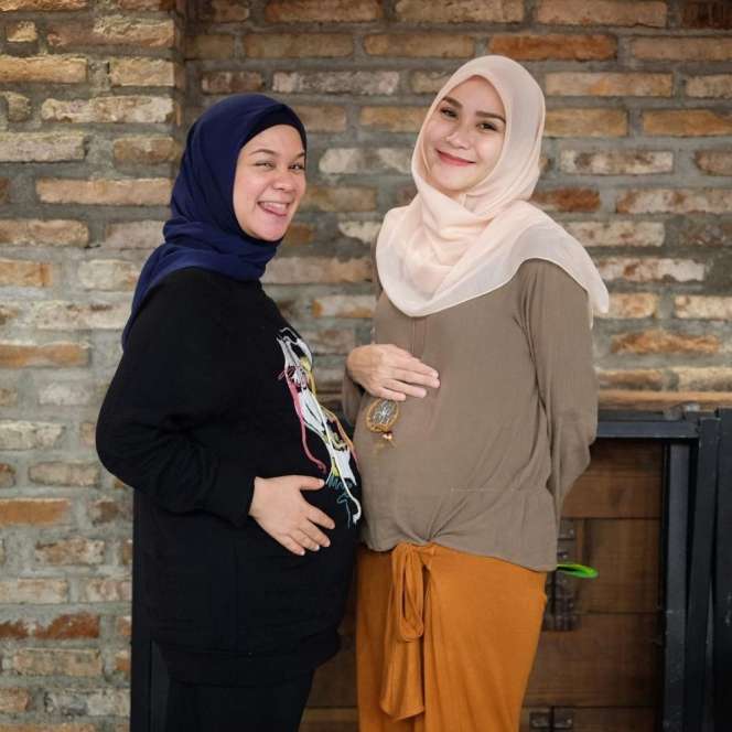 Hamil, Begini Kekompakan Para Selebritis Pamer Perut Besarnya 