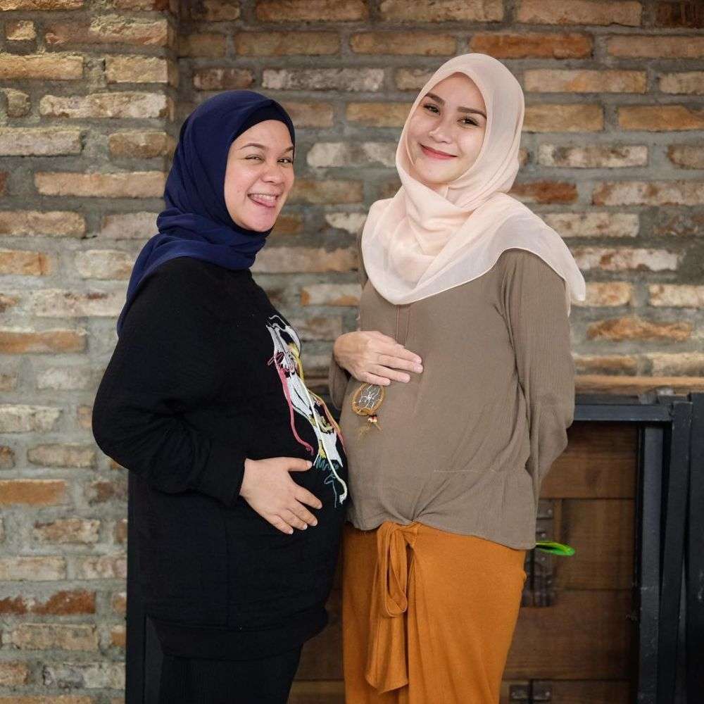 Hamil, Begini Kekompakan Para Selebritis Pamer Perut Besarnya 