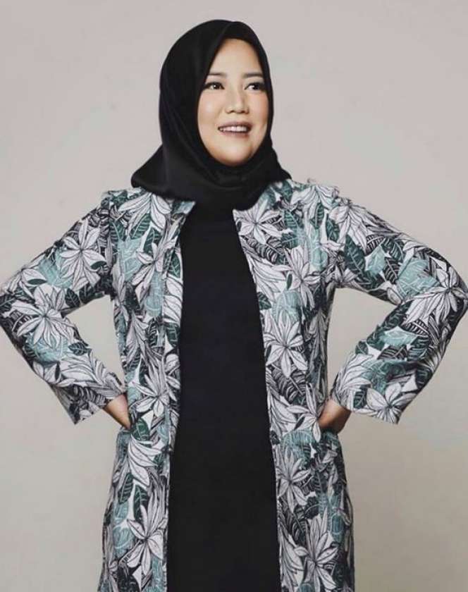 Gaya Hijab Risa Saraswati yang Bikin Adem