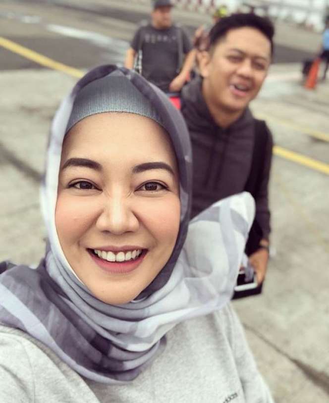 Gaya Hijab Risa Saraswati yang Bikin Adem