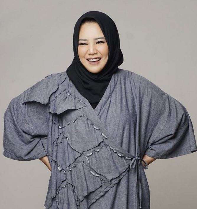 Gaya Hijab Risa Saraswati yang Bikin Adem