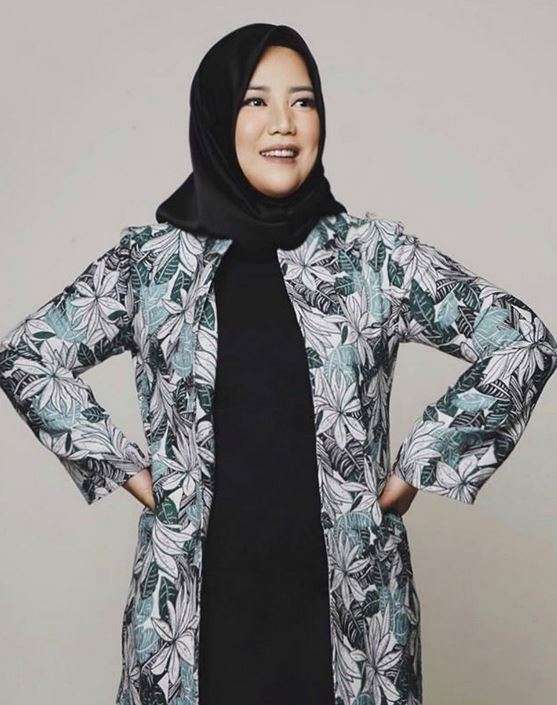 Gaya Hijab Risa Saraswati yang Bikin Adem