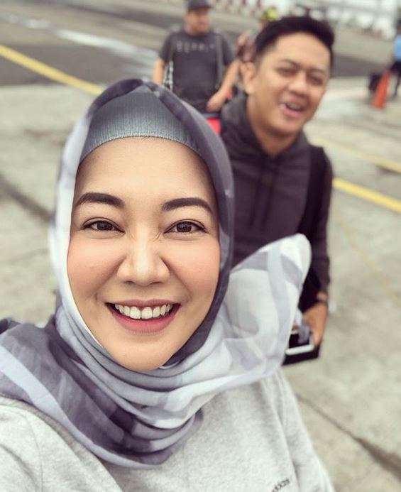 Gaya Hijab Risa Saraswati yang Bikin Adem