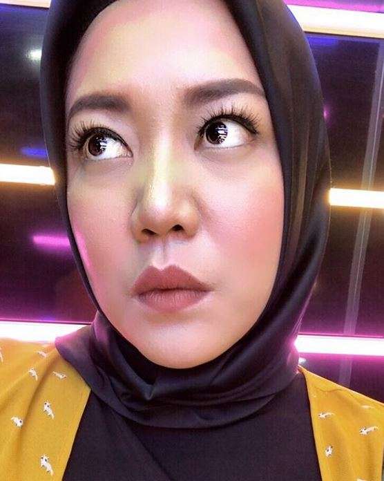 Gaya Hijab Risa Saraswati yang Bikin Adem