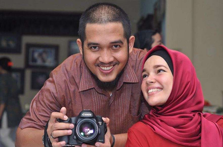 Jauh dari Gosip, Ini Potret Harmonis Dewi Sandra dan Suami
