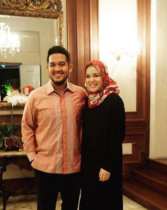 Jauh dari Gosip, Ini Potret Harmonis Dewi Sandra dan Suami