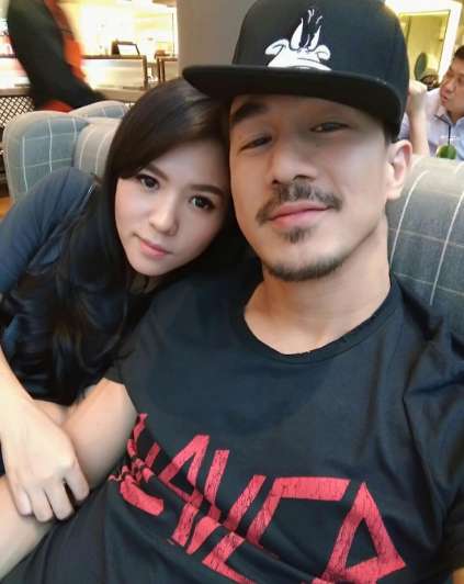 Bukan Artis, Kecantikan 5 Istri Aktor Ini Bikin Deg-degan