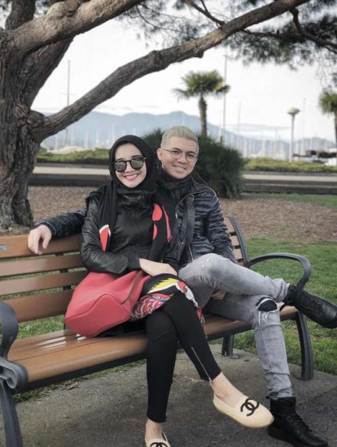 Potret Romantis 7 Tahun Pernikahan Zaskia Sungkar-Irwansyah
