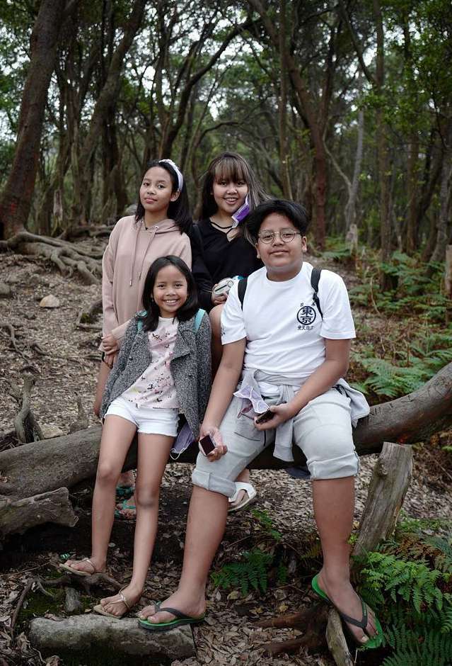 Potret Harmonis Keluarga Ari Lasso, 19 Tahun Nikah Tanpa Gosip