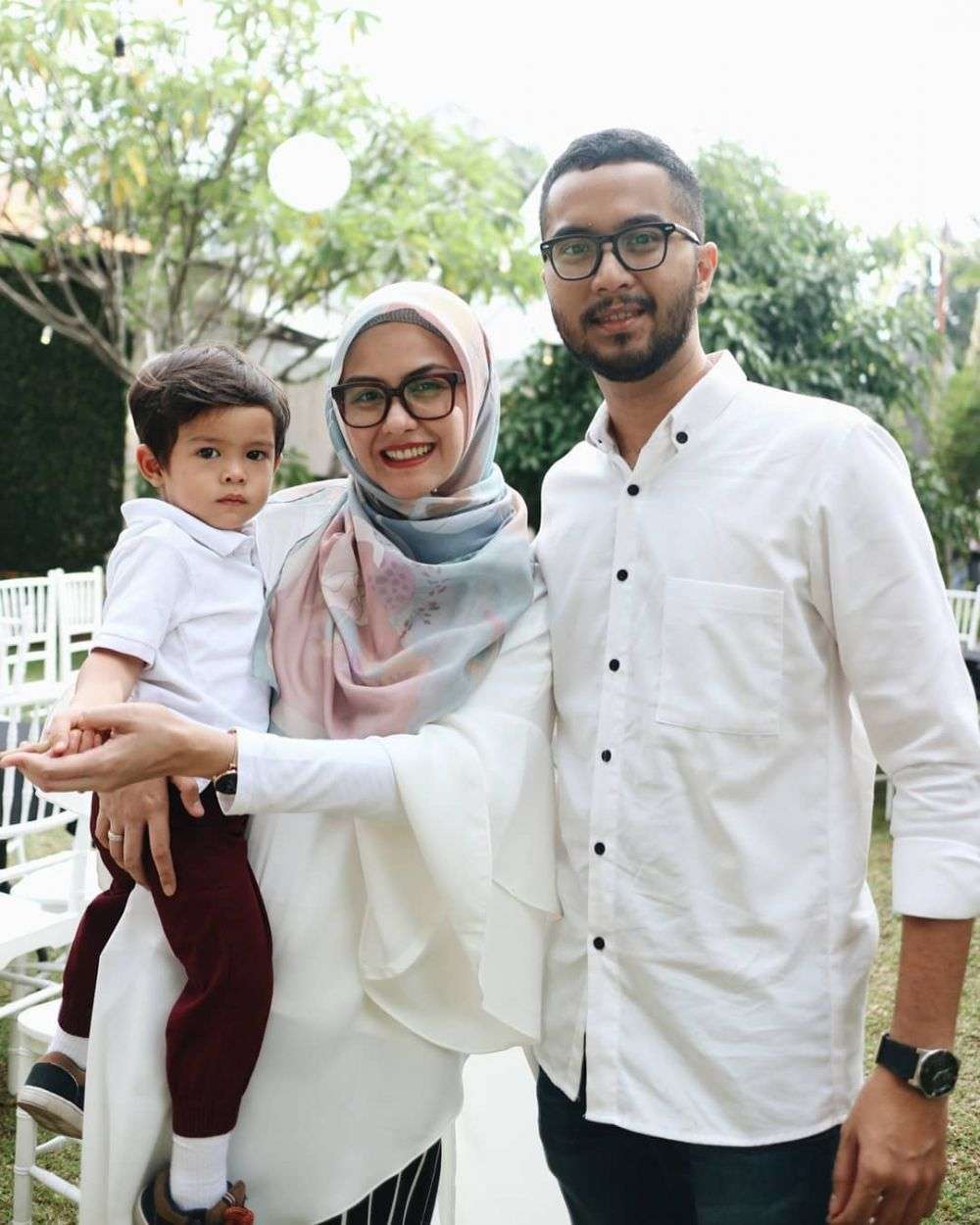 Bikin 'Baper' Potret Manis Revalina S Temat dan Keluarga 