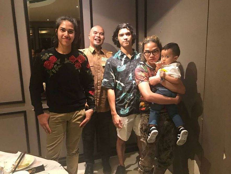5 Potret Kekompakan Ibu Tiri dan Anak Bak Kakak Beradik